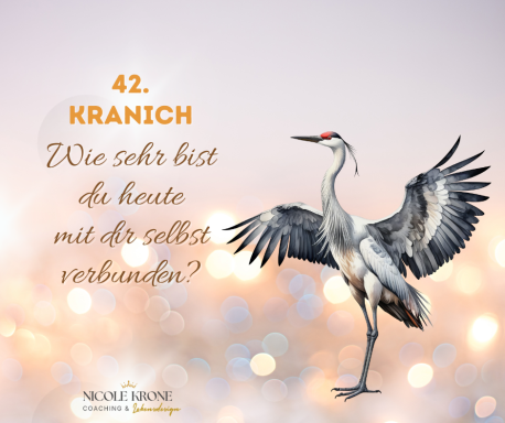Kranich auf einem geschmackvollen, glitzernden Hintergrund mit inspirierender Frage.